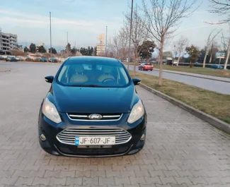 Vooraanzicht van een huurauto Ford C-Max in Tbilisi, Georgië ✓ Auto #14529. ✓ Transmissie Automatisch TM ✓ 0 beoordelingen.