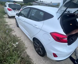Verhuur Ford Fiesta. Economy Auto te huur in Bulgarije ✓ Borg van Borg van 100 EUR ✓ Verzekeringsmogelijkheden TPL, CDW, SCDW, FDW, Diefstal, Buitenland, Jonge, Geen storting.