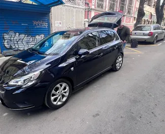 Interieur van Opel Corsa te huur in Bulgarije. Een geweldige auto met 5 zitplaatsen en een Handmatig transmissie.