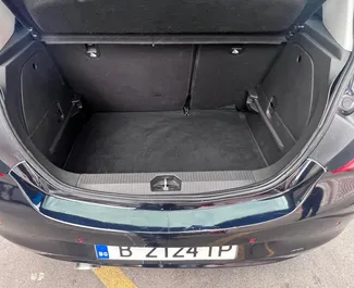 Opel Corsa 2022 beschikbaar voor verhuur in Burgas, met een kilometerlimiet van 200 km/dag.