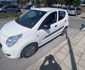 Verhuur Suzuki Alto. Economy Auto te huur in Bulgarije ✓ Borg van Borg van 100 EUR ✓ Verzekeringsmogelijkheden TPL, CDW, SCDW, FDW, Diefstal, Buitenland, Jonge, Geen storting.