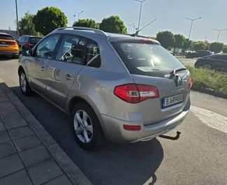 Vooraanzicht van een huurauto Renault Koleos in Burgas, Bulgarije ✓ Auto #1663. ✓ Transmissie Automatisch TM ✓ 0 beoordelingen.
