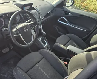 Diesel motor van 2,0L van Opel Zafira 2018 te huur in Burgas.