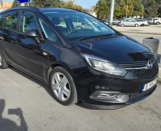 Opel Zafira 2018 beschikbaar voor verhuur in Burgas, met een kilometerlimiet van 200 km/dag.