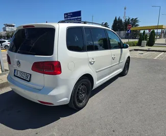 Volkswagen Touran 2015 met Vooraandrijving systeem, beschikbaar in Burgas.