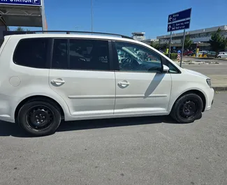 Autohuur Volkswagen Touran 2015 in in Bulgarije, met Diesel brandstof en 110 pk ➤ Vanaf 18 EUR per dag.
