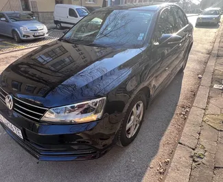 Benzine motor van 2,0L van Volkswagen Jetta 2017 te huur in Burgas.