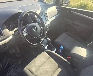 Diesel motor van 2,0L van Volkswagen Sharan 2022 te huur in Burgas.