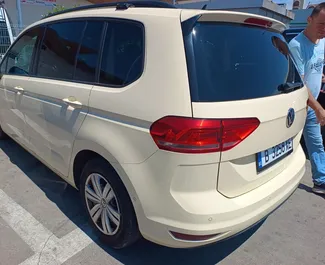 Verhuur Volkswagen Touran. Comfort, Minivan Auto te huur in Bulgarije ✓ Borg van Borg van 100 EUR ✓ Verzekeringsmogelijkheden TPL, CDW, SCDW, FDW, Diefstal, Buitenland, Jonge, Geen storting.
