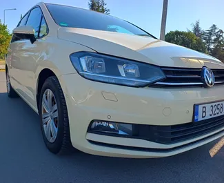 Diesel motor van 2,0L van Volkswagen Touran 2018 te huur in Burgas.