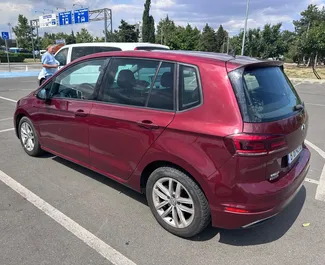 Vooraanzicht van een huurauto Volkswagen Golf Sportsvan in Burgas, Bulgarije ✓ Auto #14577. ✓ Transmissie Automatisch TM ✓ 0 beoordelingen.