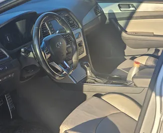 Hyundai Sonata 2016 met Vooraandrijving systeem, beschikbaar in Koetaisi.