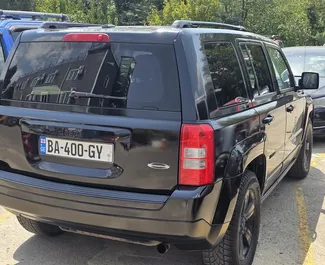 Jeep Patriot 2015 beschikbaar voor verhuur in Koetaisi, met een kilometerlimiet van onbeperkt.