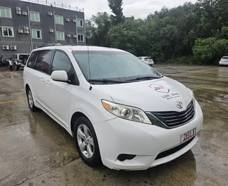Autohuur Toyota Sienna 2015 in in Georgië, met Benzine brandstof en  pk ➤ Vanaf 200 GEL per dag.