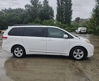 Verhuur Toyota Sienna. Comfort, Minivan Auto te huur in Georgië ✓ Borg van Zonder Borg ✓ Verzekeringsmogelijkheden TPL, FDW, Passagiers.