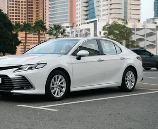Vooraanzicht van een huurauto Toyota Camry in Dubai, Verenigde Arabische Emiraten ✓ Auto #14500. ✓ Transmissie Automatisch TM ✓ 0 beoordelingen.