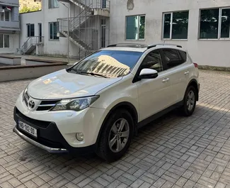 Vooraanzicht van een huurauto Toyota Rav4 in Tbilisi, Georgië ✓ Auto #14565. ✓ Transmissie Automatisch TM ✓ 0 beoordelingen.