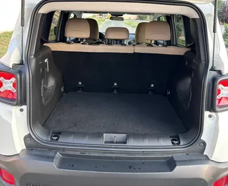 Benzine motor van 2,5L van Jeep Renegade 2019 te huur in Tbilisi.
