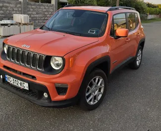 Vooraanzicht van een huurauto Jeep Renegade in Koetaisi, Georgië ✓ Auto #14442. ✓ Transmissie Automatisch TM ✓ 0 beoordelingen.