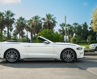 Verhuur Ford Mustang Cabrio. Premium, Luxe, Cabriolet Auto te huur in Georgië ✓ Borg van Borg van 300 GEL ✓ Verzekeringsmogelijkheden TPL.