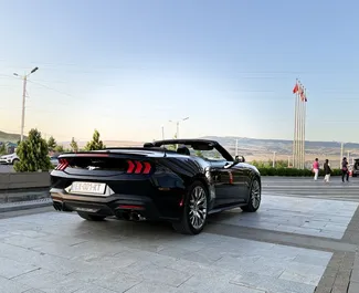 Verhuur Ford Mustang Cabrio. Premium, Luxe, Cabriolet Auto te huur in Georgië ✓ Borg van Borg van 500 GEL ✓ Verzekeringsmogelijkheden TPL, CDW, Diefstal.