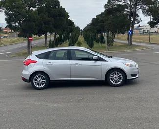 Verhuur Ford Focus. Comfort Auto te huur in Georgië ✓ Borg van Zonder Borg ✓ Verzekeringsmogelijkheden TPL, SCDW, FDW, Passagiers, Diefstal, Geen storting.