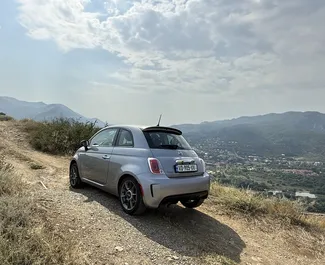 Benzine motor van 1,4L van Fiat 500 2020 te huur in Tbilisi.
