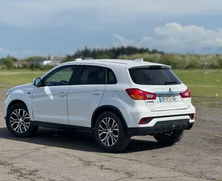 Benzine motor van 2,4L van Mitsubishi Outlander Sport 2017 te huur in Koetaisi.