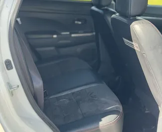 Interieur van Mitsubishi Outlander Sport te huur in Georgië. Een geweldige auto met 5 zitplaatsen en een Automatisch transmissie.