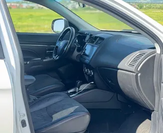 Mitsubishi Outlander Sport 2017 beschikbaar voor verhuur in Koetaisi, met een kilometerlimiet van onbeperkt.