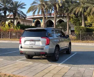 Autohuur GMC Yukon 2023 in in de VAE, met Benzine brandstof en 355 pk ➤ Vanaf 420 AED per dag.