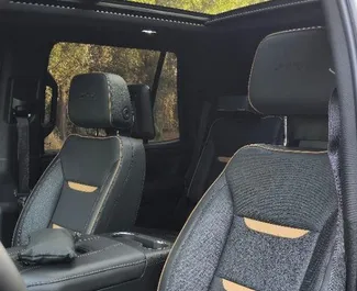 GMC Yukon 2023 met Aandrijving op alle wielen systeem, beschikbaar in Dubai.