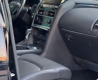 Autohuur Nissan Patrol 2024 in in de VAE, met Benzine brandstof en 425 pk ➤ Vanaf 350 AED per dag.