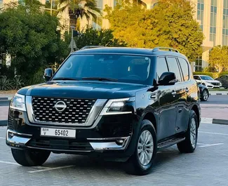 Nissan Patrol 2024 beschikbaar voor verhuur in Dubai, met een kilometerlimiet van 250 km/dag.
