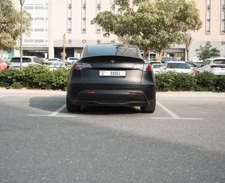 Elektriciteit motor van L van Tesla Model Y – Long Range 2023 te huur in Dubai.