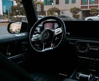 Benzine motor van 4,4L van Mercedes-Benz G63 AMG 2021 te huur in Dubai.