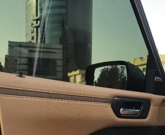 Autohuur Nissan Patrol 2025 in in de VAE, met Benzine brandstof en 425 pk ➤ Vanaf 600 AED per dag.