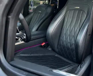 Benzine motor van 4,4L van Mercedes-Benz G63 AMG 2023 te huur in Dubai.