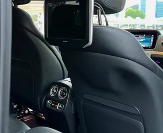 Mercedes-Benz G63 AMG 2023 beschikbaar voor verhuur in Dubai, met een kilometerlimiet van 250 km/dag.