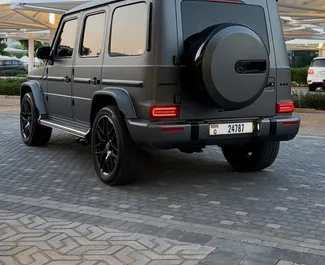 Interieur van Mercedes-Benz G63 AMG te huur in de VAE. Een geweldige auto met 5 zitplaatsen en een Automatisch transmissie.