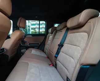 Jetour T2 2024 beschikbaar voor verhuur in Dubai, met een kilometerlimiet van 250 km/dag.