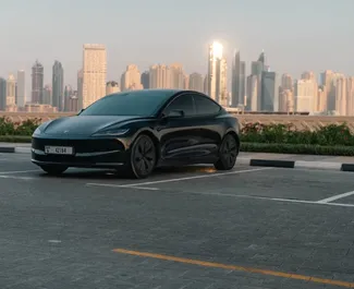 Elektriciteit motor van L van Tesla Model 3 2023 te huur in Dubai.