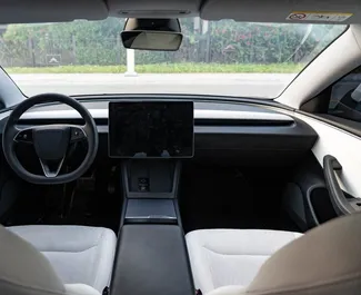 Verhuur Tesla Model 3. Comfort, Premium, Luxe Auto te huur in de VAE ✓ Borg van Zonder Borg ✓ Verzekeringsmogelijkheden TPL.