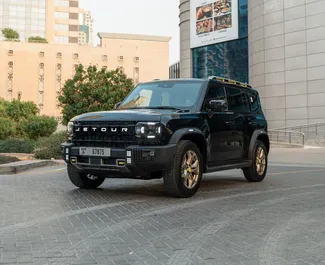 Vooraanzicht van een huurauto Jetour T2 in Dubai, Verenigde Arabische Emiraten ✓ Auto #14519. ✓ Transmissie Automatisch TM ✓ 0 beoordelingen.