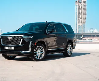 Vooraanzicht van een huurauto Cadillac Escalade in Dubai, Verenigde Arabische Emiraten ✓ Auto #14502. ✓ Transmissie Automatisch TM ✓ 0 beoordelingen.