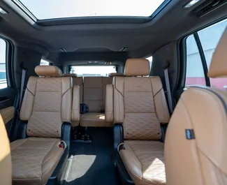 Verhuur Cadillac Escalade. Premium, Luxe, SUV Auto te huur in de VAE ✓ Borg van Zonder Borg ✓ Verzekeringsmogelijkheden TPL.