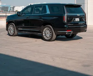 Benzine motor van 6,2L van Cadillac Escalade 2023 te huur in Dubai.