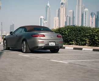 Mercedes-Benz E-Class Cabrio 2021 met Aandrijving achteraan systeem, beschikbaar in Dubai.
