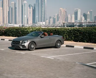 Vooraanzicht van een huurauto Mercedes-Benz E-Class Cabrio in Dubai, Verenigde Arabische Emiraten ✓ Auto #14513. ✓ Transmissie Automatisch TM ✓ 0 beoordelingen.