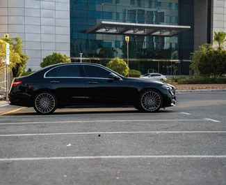 Verhuur Mercedes-Benz C200. Comfort, Premium Auto te huur in de VAE ✓ Borg van Zonder Borg ✓ Verzekeringsmogelijkheden TPL.